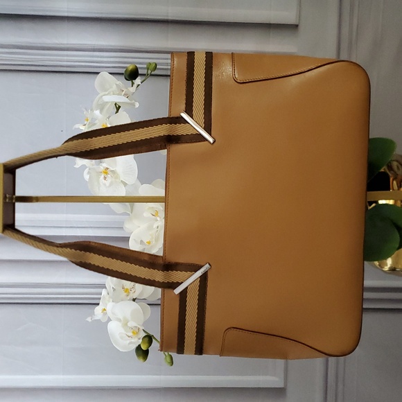 Gucci Authentic Leather Tote Elegant Tan Bag ECU silver Hardwear - Picture 4 of 13